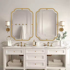 Espejo de pared metálico con esquinas redondeadas de 24"x36", dorado