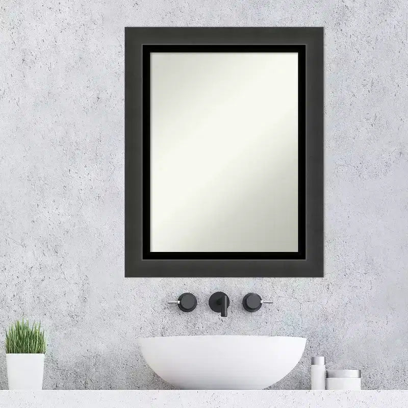 Espejo de pared de baño negro Tuxedo sin bisel de 23" x 29": Marco rectangular moderno de poliestireno, incluye accesorios de montaje