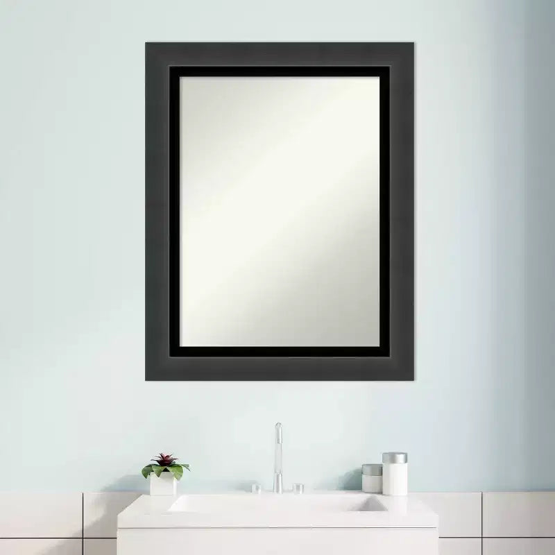 Espejo de pared de baño negro Tuxedo sin bisel de 23" x 29": Marco rectangular moderno de poliestireno, incluye accesorios de montaje