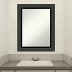 Espejo de pared de baño negro Tuxedo sin bisel de 23" x 29": Marco rectangular moderno de poliestireno, incluye accesorios de montaje