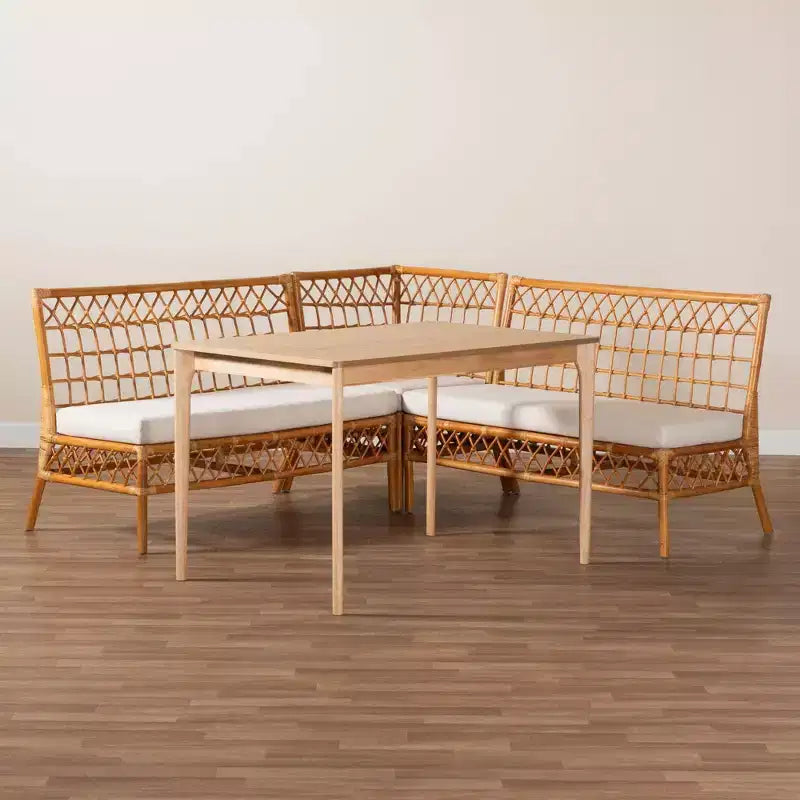 Rincón de comedor Adora Rattan: Estilo bohemio, Asientos acolchados, Mesa de madera de caucho