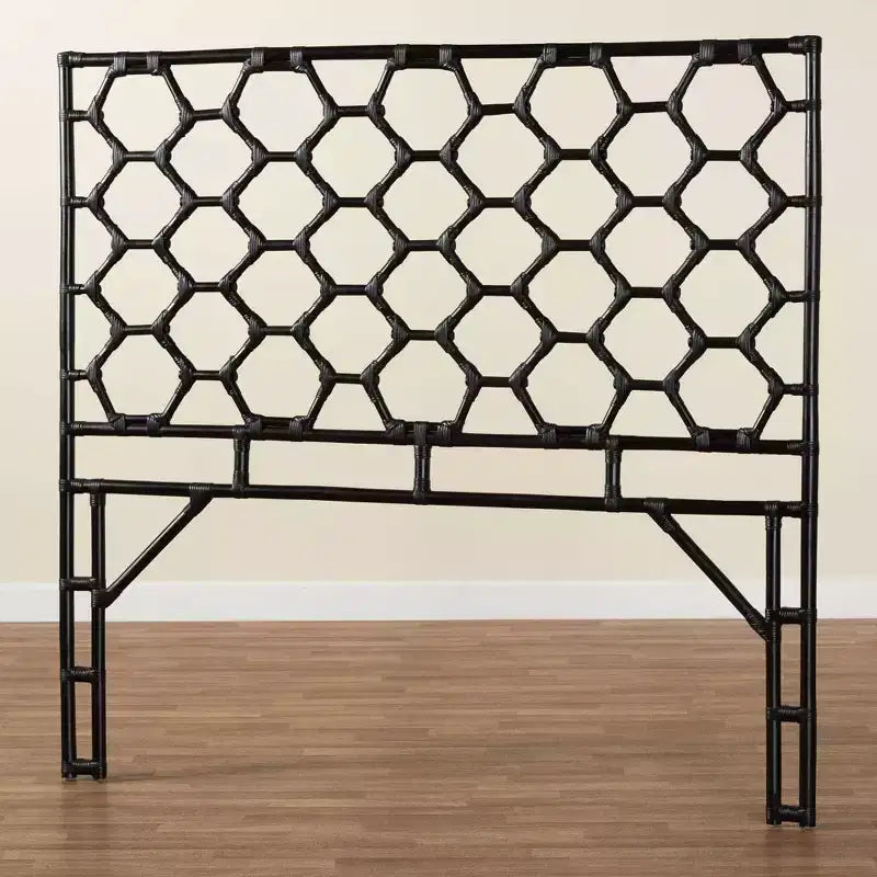 Cabecero independiente Revonda Rattan tamaño Queen negro