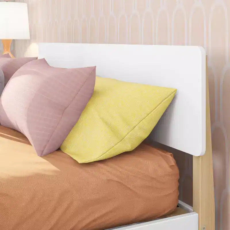 Cama Queen Size con cabecero y piecero estilo moderno de mediados de siglo