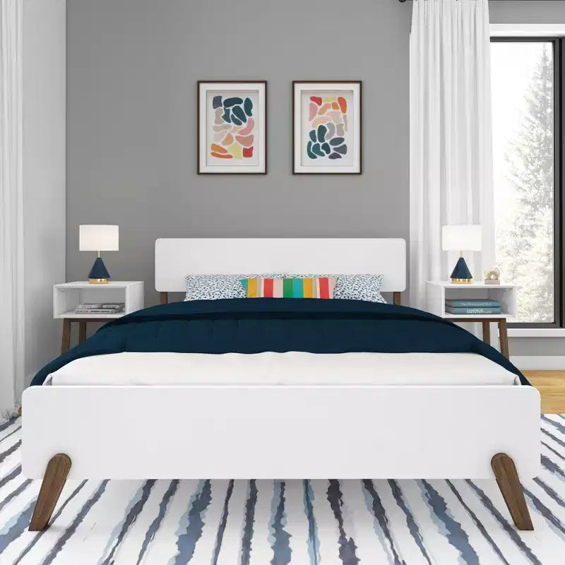 Cama Queen Size con cabecero y piecero estilo moderno de mediados de siglo