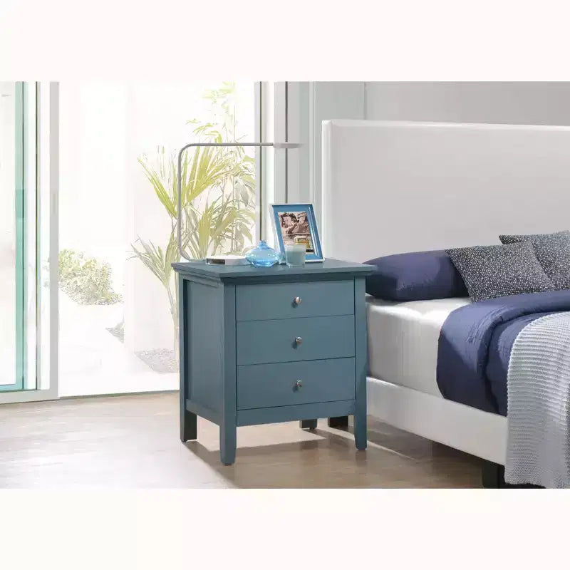 Mesita de noche Hammond de 3 cajones (26 pulg. de alto x 24 pulg. de ancho x 18 pulg. de profundidad)
