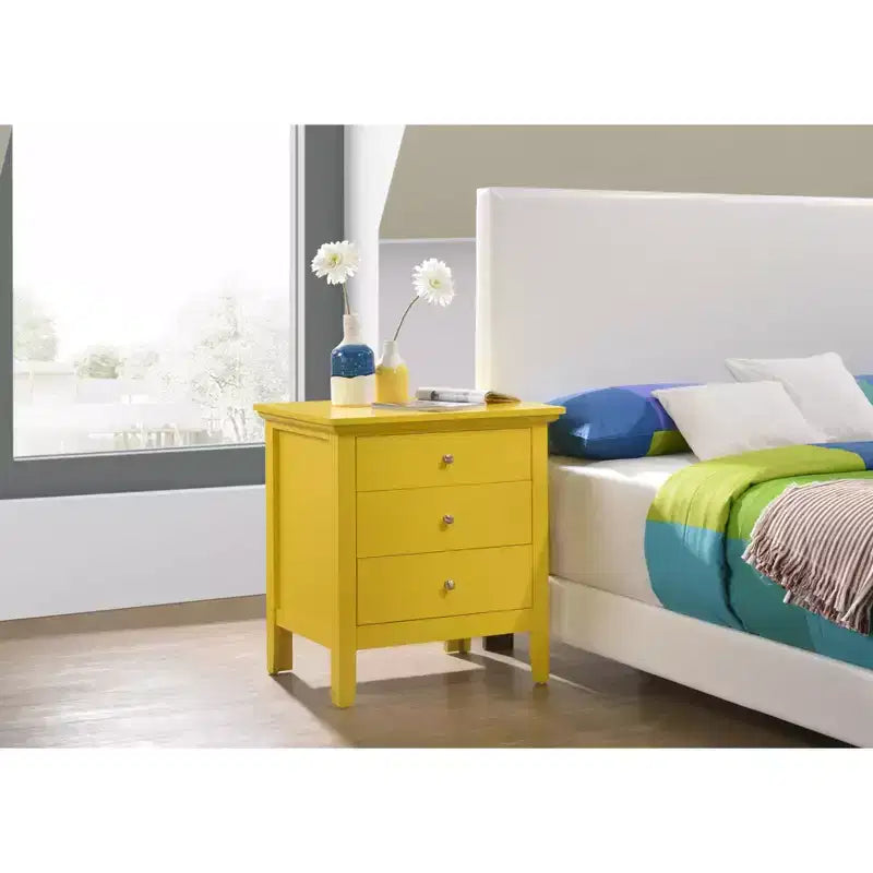 Mesita de noche Hammond de 3 cajones (26 pulg. de alto x 24 pulg. de ancho x 18 pulg. de profundidad)