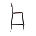 Taburetes de bar con estructura de metal y asientos y respaldos de madera maciza con acabado antiguo