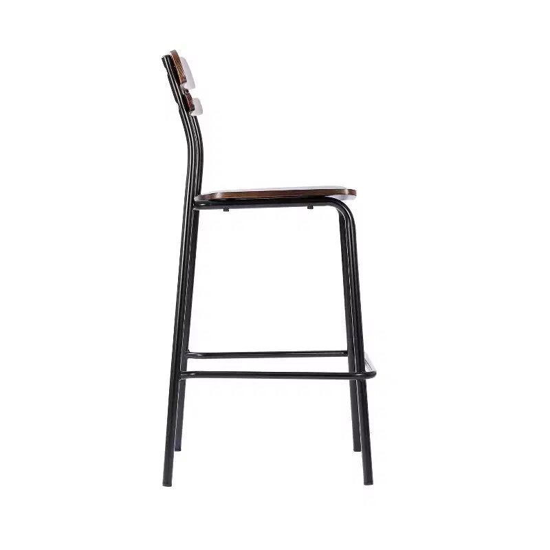 Taburetes de bar con estructura de metal y asientos y respaldos de madera maciza con acabado antiguo