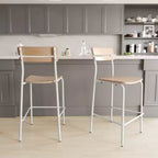 Taburetes de bar con estructura de metal y asientos y respaldos de madera maciza con acabado antiguo