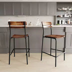Taburetes de bar con estructura de metal y asientos y respaldos de madera maciza con acabado antiguo