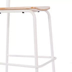 Taburetes de bar con estructura de metal y asientos y respaldos de madera maciza con acabado antiguo