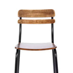 Taburetes de bar con estructura de metal y asientos y respaldos de madera maciza con acabado antiguo