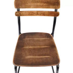 Taburetes de bar con estructura de metal y asientos y respaldos de madera maciza con acabado antiguo
